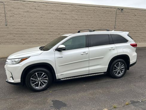 Used 2017 Toyota Highlander XLE AWD/4WD image 8