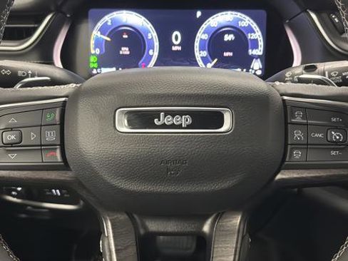 Used 2024 Jeep Grand Cherokee L Limited w/ Black Appearance Package AWD/4WD image 16