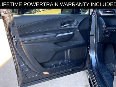 Used 2025 Toyota Sienna Platinum image 17