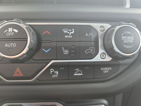 Used 2024 Jeep Gladiator Mojave w/ Technology Group image 28