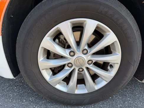 Used 2019 Chrysler Pacifica Touring-L FWD image 30