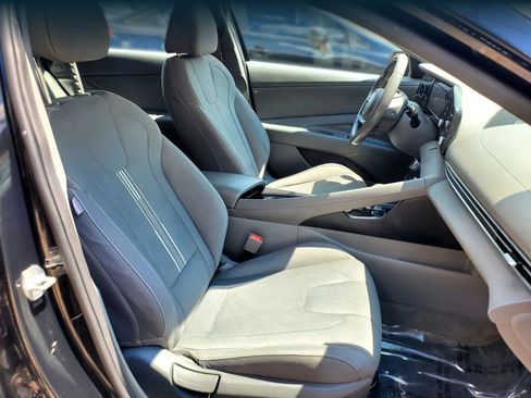 Used 2021 Hyundai Elantra SEL w/ Convenience Package FWD image 3