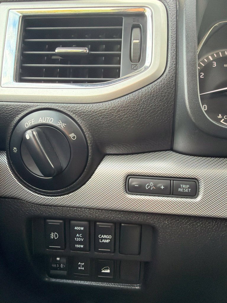Used 2017 Nissan Titan PRO-4X AWD/4WD image 20