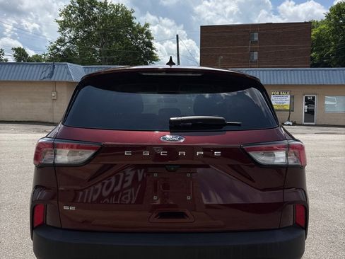Used 2021 Ford Escape SE w/ SE Sport Appearance Package FWD image 4