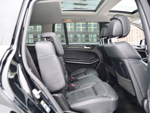 Used 2015 Mercedes-Benz GL 550 4MATIC image 24