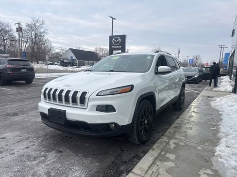 Used 2016 Jeep Cherokee Latitude w/ Cold Weather Group image 6