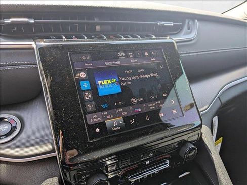 New 2025 Jeep Grand Cherokee Altitude image 11