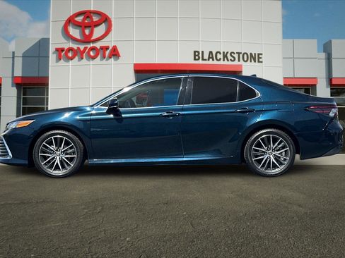 Used 2021 Toyota Camry XLE FWD image 6