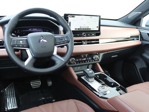 New 2026 Mitsubishi Outlander SEL image 4