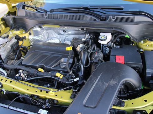 Used 2025 Chevrolet Trax RS image 38