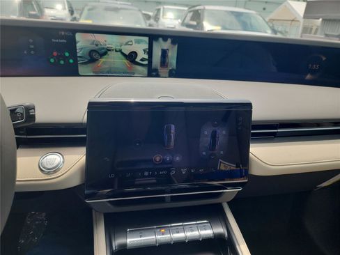 New 2025 Lincoln Nautilus Premier image 34