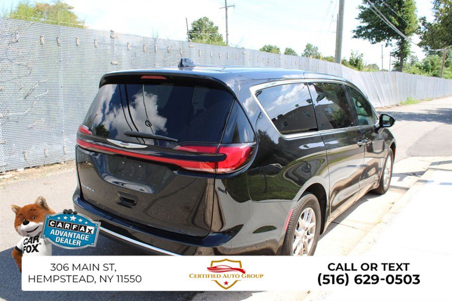 Used 2025 Chrysler Pacifica Select FWD image 5