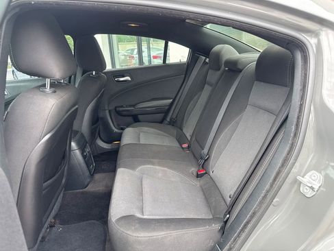 Used 2018 Dodge Charger SXT w/ Blacktop Package RWD image 5