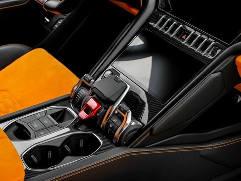 Used 2022 Lamborghini Urus image 21