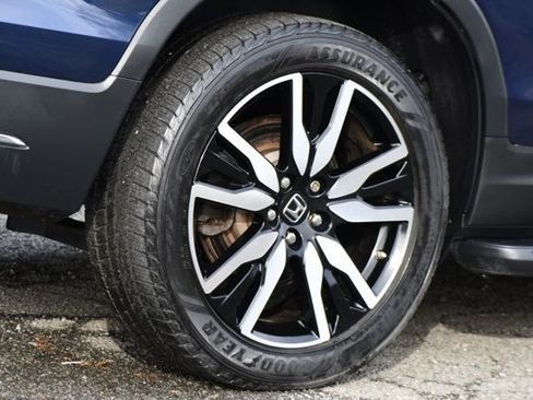 Used 2019 Honda Pilot Touring image 11