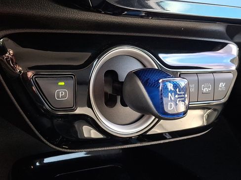 Used 2021 Toyota Prius Prime XLE image 14