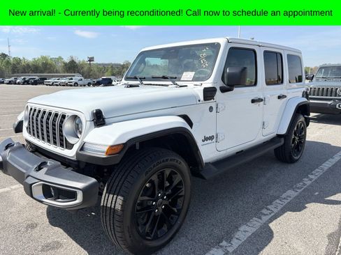 Used 2025 Jeep Wrangler Unlimited Sahara image 7