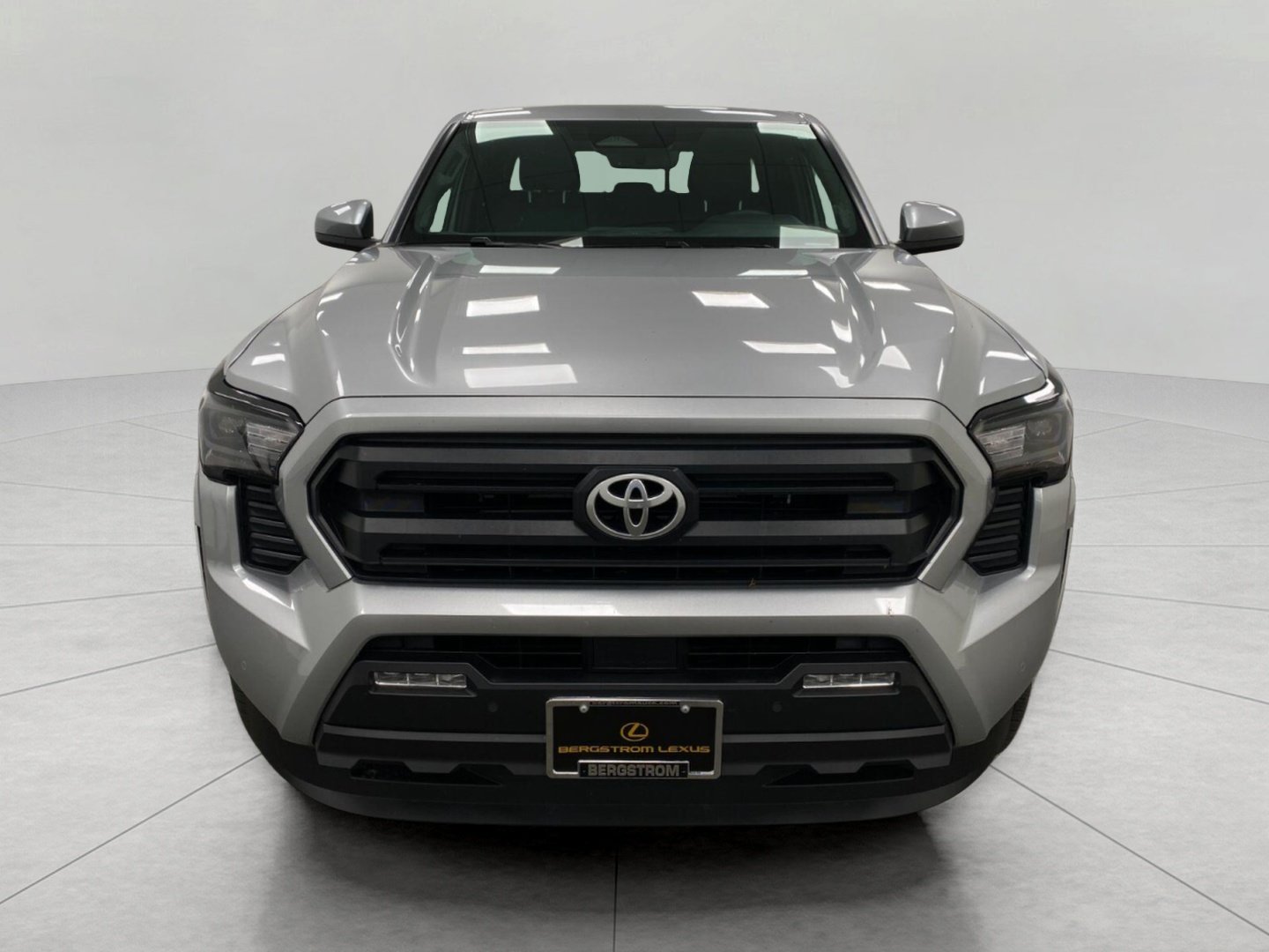 Used 2024 Toyota Tacoma SR5 AWD/4WD image 11