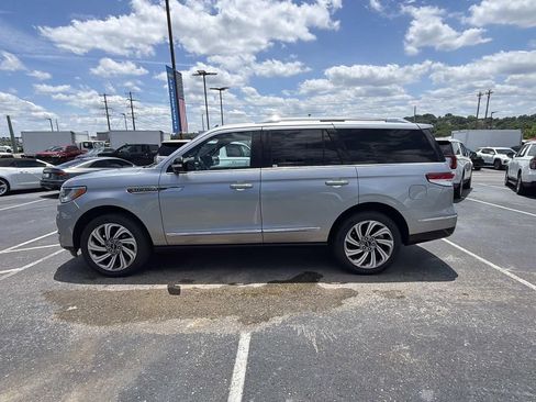 Used 2023 Lincoln Navigator Reserve AWD/4WD image 6