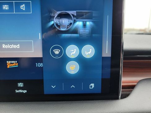 Certified 2023 Lincoln Nautilus Reserve image 8