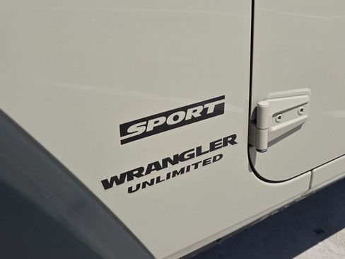Used 2017 Jeep Wrangler Unlimited Sport w/ Quick Order Package 24S AWD/4WD image 12