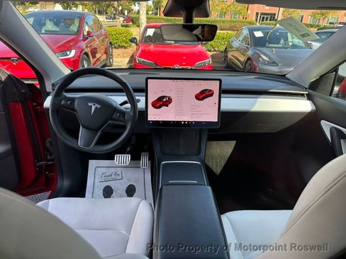 Used 2021 Tesla Model Y Performance image 17