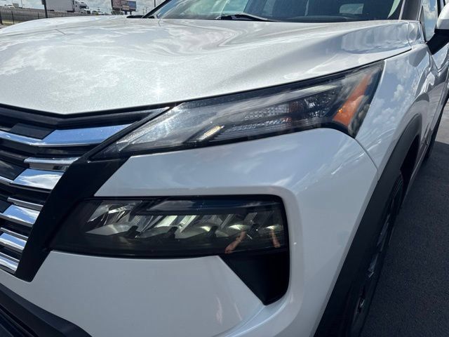 Used 2024 Nissan Rogue SV AWD/4WD image 23