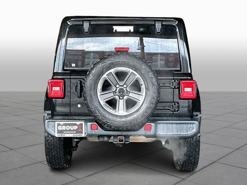 Used 2018 Jeep Wrangler Unlimited Sahara image 4