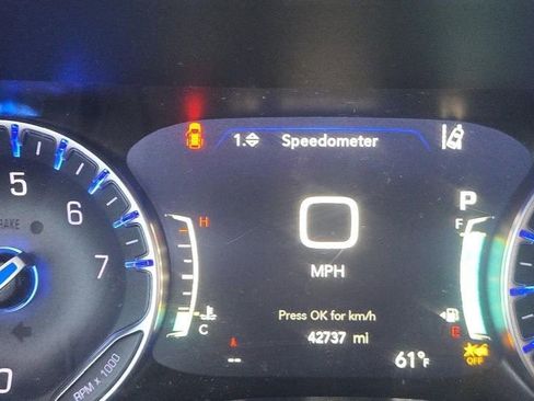 Used 2024 Chrysler Pacifica Touring-L image 15