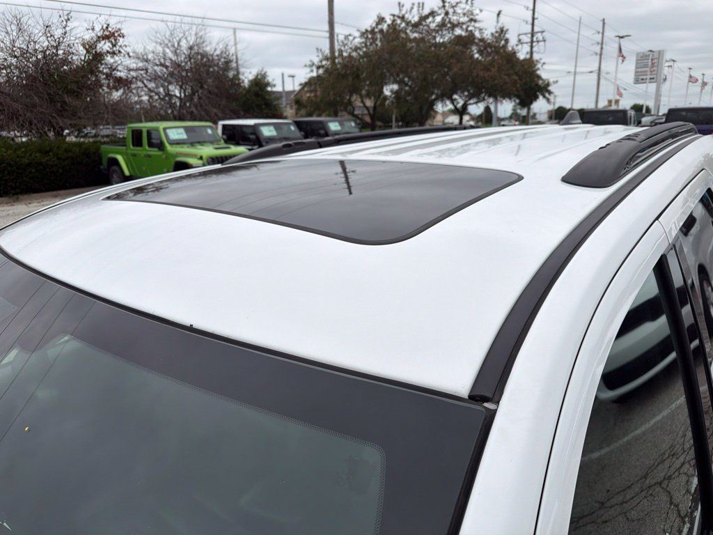 Used 2025 Dodge Durango GT AWD/4WD image 9