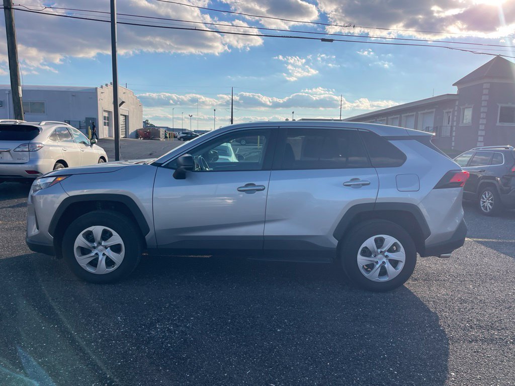 Used 2025 Toyota RAV4 LE AWD/4WD image 2