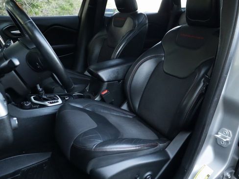 Used 2018 Jeep Cherokee Trailhawk w/ Comfort/Convenience Group image 27