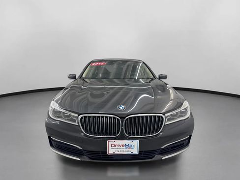 Used 2017 BMW 750i xDrive image 2