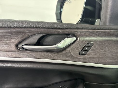 Used 2023 Jeep Grand Cherokee Limited image 9