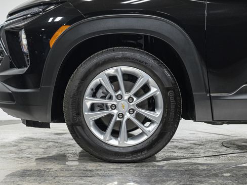 Used 2025 Chevrolet TrailBlazer LS w/ LS Convenience Package image 3