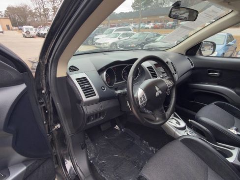 Used 2013 Mitsubishi Outlander SE image 26