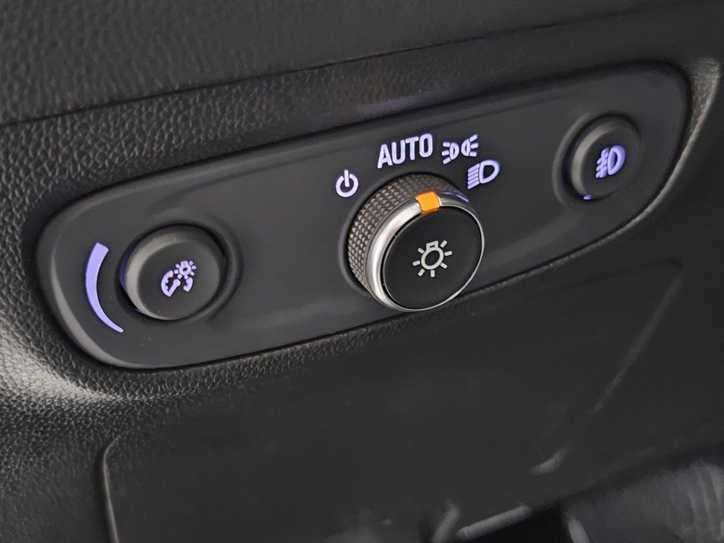 Used 2021 Buick Encore GX Essence w/ Advanced Technology Package AWD/4WD image 36