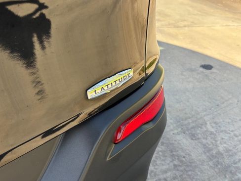 Used 2018 Jeep Cherokee Latitude Plus w/ Cold Weather Group image 31