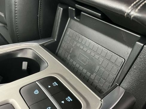 Used 2024 Ford Explorer XLT w/ Equipment Group 202A RWD image 36