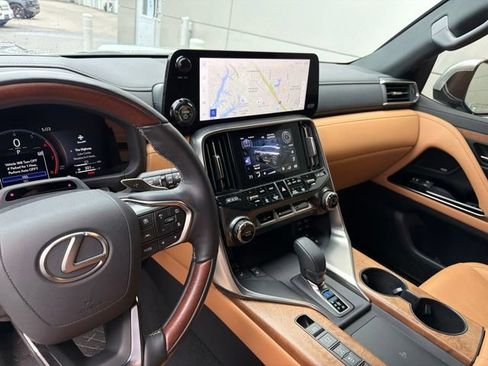 Used 2025 Lexus LX 700h Luxury AWD/4WD image 10