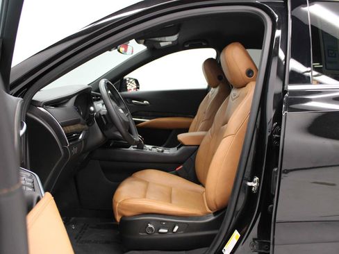 Used 2023 Cadillac XT4 Premium Luxury AWD/4WD image 7