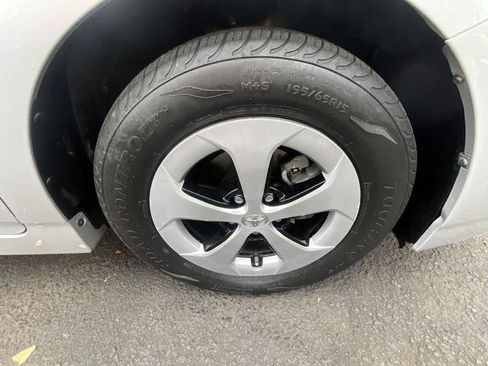 Used 2014 Toyota Prius Two FWD image 18