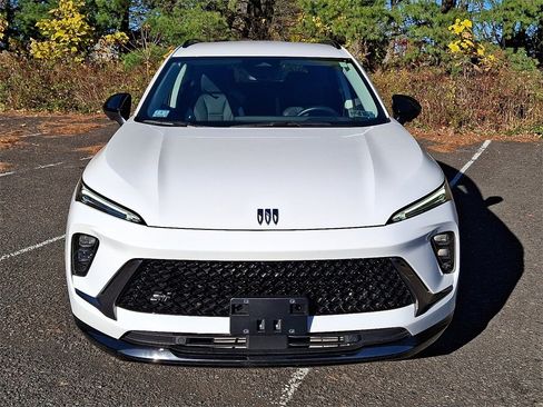 Certified 2025 Buick Envision Sport Touring image 2