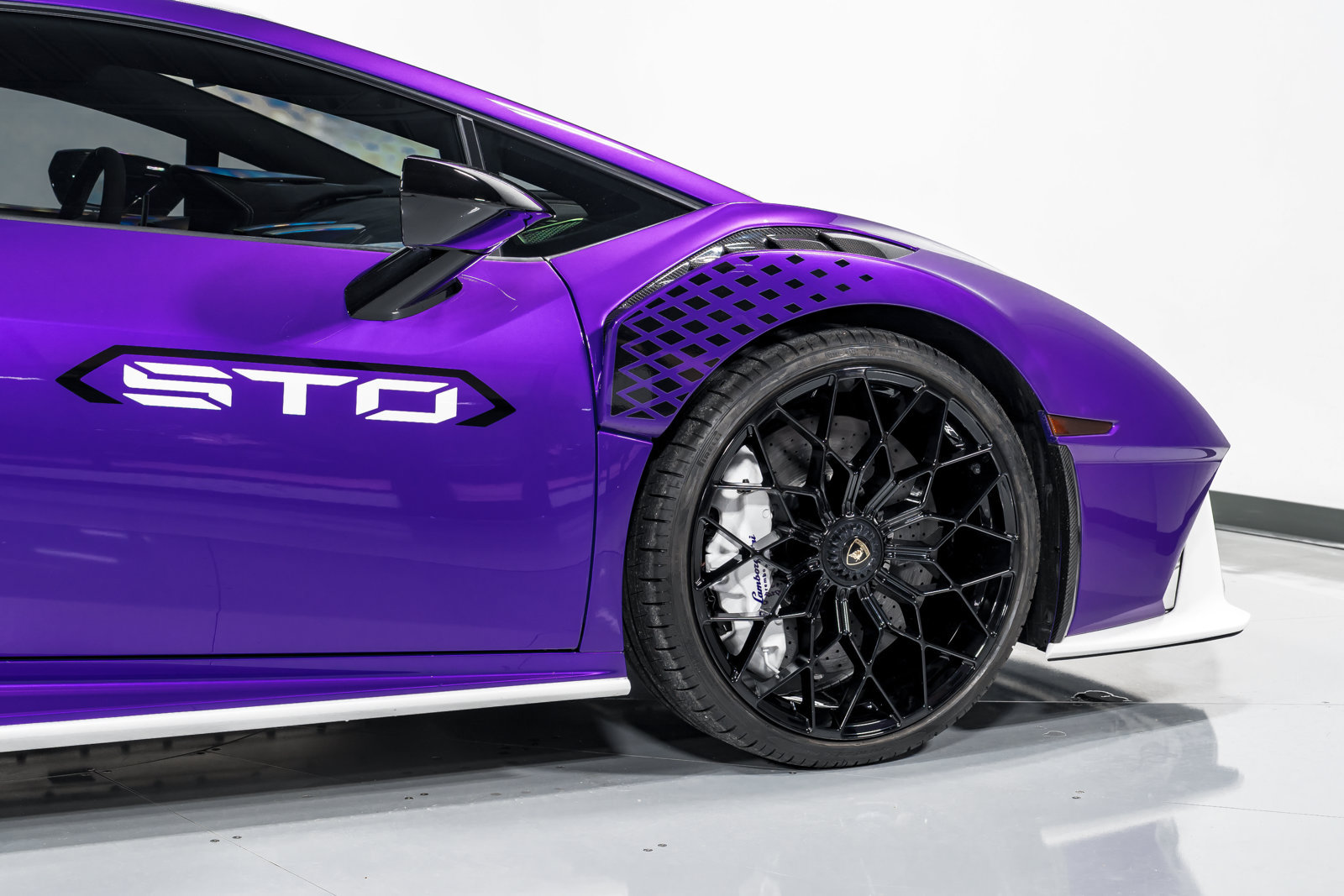 Used 2023 Lamborghini Huracan STO RWD image 48
