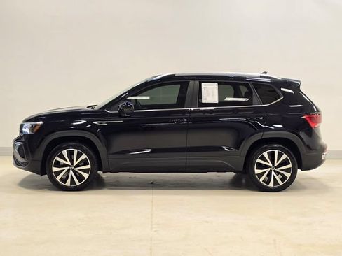 Used 2023 Volkswagen Taos SE FWD image 3