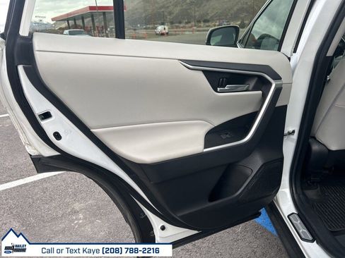 Used 2022 Toyota RAV4 XLE Premium image 15