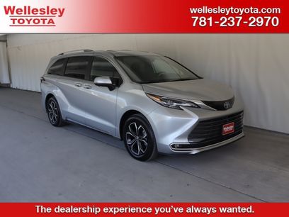 Used 2025 Toyota Sienna Platinum