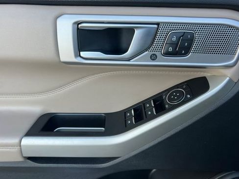 Used 2021 Ford Explorer Limited w/ Equipment Group 301A image 11