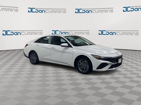Used 2024 Hyundai Elantra SEL FWD image 2