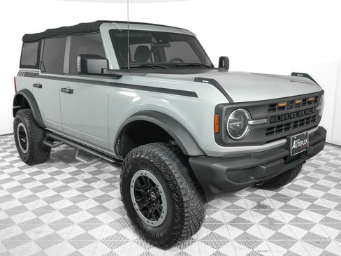 Used 2023 Ford Bronco 4-Door image 3